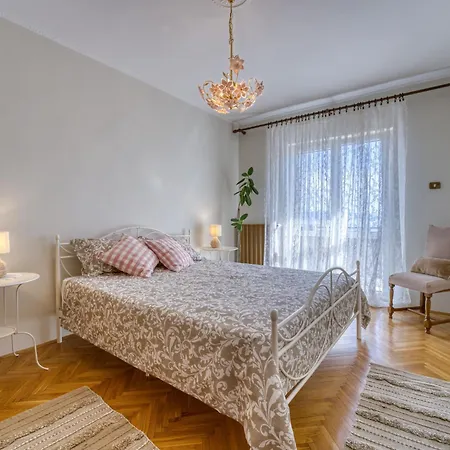 Valy By Interhome Lovran